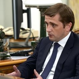 Руководитель Росрыболовства Илья Шестаков затронул тему закрытия дрифтерного промысла лососей во время встречи с главой государства Владимиром Путиным. Фото пресс-службы Кремля
