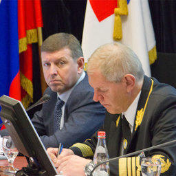 Аудитор Счетной палаты Михаил ОДИНЦОВ и руководитель Росрыболовства Андрей КРАЙНИЙ на коллегии ФАР