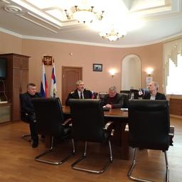Руководитель Приморского теруправления Александр ГРОМОВ, глава Дальневосточного экспедиционного отряда аварийно-спасательных работ Владимир БАРДЫК, председатель Приморской краевой организации профсоюза работников рыбного хозяйства Владимир НАГОРНЫЙ, заместитель начальника отдела теруправления Василий СИТНИКОВ