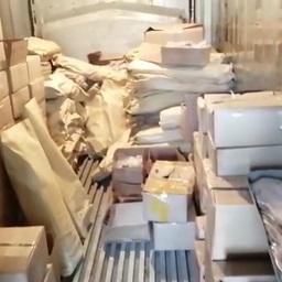 Браконьерские деликатесы перерабатывали и хранили на частных подворьях в поселке Дунай и городе Большой Камень. Кадр оперативной съемки