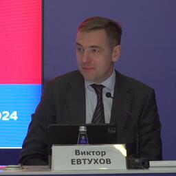 Замминистра промышленности и торговли Виктор ЕВТУХОВ