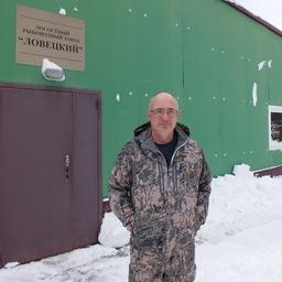 Экскурсию по ЛРЗ «Ловецкий» провел главный рыбовод Виктор ПОГОДИН