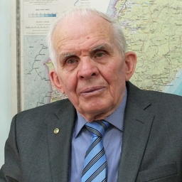 Капитан дальнего плавания, доцент кафедры управления судном Дальрыбвтуза, автор книги о китобойном промысле «Антарктика за кормой» Виктор ЩЕРБАТЮК