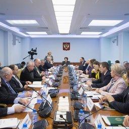 Совещание о перспективах внедрения отечественных инновационных технологий для развития российской аквакультуры прошло в Совете Федерации. Фото пресс-службы СФ
