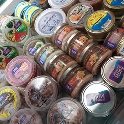 В рыбном разделе много консервов и пресервов