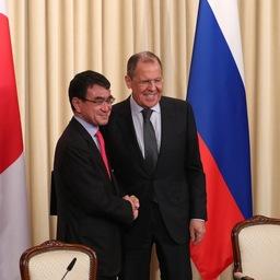 Министры иностранных дел Таро КОНО и Сергей ЛАВРОВ обсудили планы по российско-японскому сотрудничеству на Южных Курилах. Фото пресс-службы МИД России