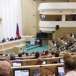 На 507-м заседании сенаторы поддержали законодательные изменения по иностранным инвестициям в добыче водных биоресурсов. Фото пресс-службы Совфеда