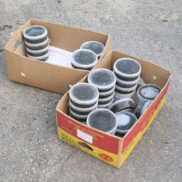 Оперуполномоченные изъяли 38 контейнеров черной икры объемом по 0,5 л. Фото пресс-службы УМВД России по Хабаровскому краю