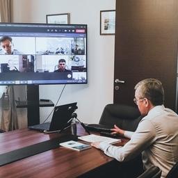 Президент ВАРПЭ Герман ЗВЕРЕВ и руководители отраслевых объединений Дальнего Востока обсудили ситуацию с законопроектом об электронных аукционах. Фото пресс-службы ассоциации