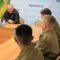 Глава Камчатского края Владимир Илюхин встретился с бойцами студенческого отряда «Вулкан». Фото пресс-службы правительства региона