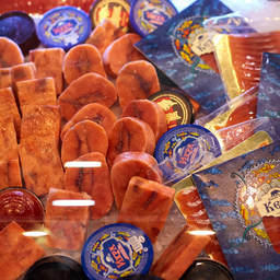 Россия традиционно представляет в Брюсселе и продукцию из красной рыбы. Фото с сайта ESG