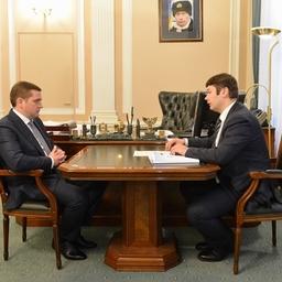 Заместитель министра сельского хозяйства России – руководитель Росрыболовства Илья ШЕСТАКОВ провел встречу с председателем правительства Республики Саха (Якутия) Евгением ЧЕКИНЫМ. Фото пресс-службы ФАР    