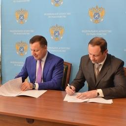 25 мая были подписаны договоры уже по строительству объектов инвестиций на Дальнем Востоке. Фото пресс-службы ФАР
