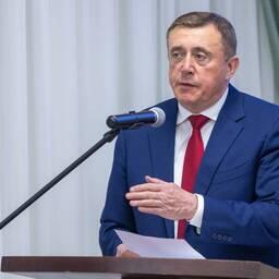 Губернатор Сахалинской области Валерий ЛИМАРЕНКО выступил с отчетом перед депутатами областной думы. Фото пресс-службы регионального правительства