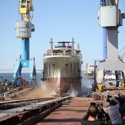 На Адмиралтейских верфях торжественно спустили на воду 108-метровый траулер. Фото пресс-службы РРПК