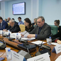 Рабочая группа Совета Федерации рассмотрела резонансный законопроект о продаже 50% крабовых квот через аукционы. Фото пресс-службы СФ
