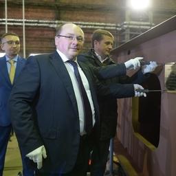 Исполнительный директор Северо-Западного рыбопромышленного консорциума Сергей НЕСВЕТОВ, руководитель Росрыболовства Илья ШЕСТАКОВ и генеральный директор Выборгского судостроительного завода Александр СОЛОВЬЕВ на торжественной закладке очередного корпуса судна для СРЗК