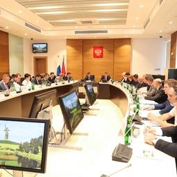 Совещание по обеспечению устойчивого функционирования водохозяйственного комплекса Нижней Волги и сохранению уникальной системы Волго-Ахтубинской поймы прошло в Волгограде. Фото пресс-службы Минприроды