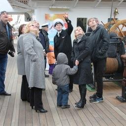 В последние дни стоянки практиканты провели по «Крузенштерну» экскурсии для всех желающих. Фото пресс-службы КГТУ.