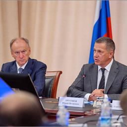 Секретарь Совета безопасности Николай ПАТРУШЕВ и вице-премьер – полпред президента в ДФО Юрий ТРУТНЕВ. Фото пресс-службы правительства Камчатки