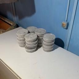 В доме подозреваемого полицейские нашли 47 пластиковых контейнеров с икрой осетровых общим весом 23,5 кг. Фото пресс-службы УМВД России по Хабаровскому краю