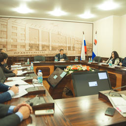 Министр рыбного хозяйства Камчатского края Андрей ЗДЕТОВЕТСКИЙ провел совещание по вопросам организации промысла лосося на Северных Курилах. Фото пресс-службы правительства региона