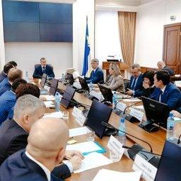 Заместитель председателя правительства – полномочный представитель президента в ДФО Юрий ТРУТНЕВ провел встречу с предпринимателями, уже реализующими или планирующими реализовать инвестиционные проекты в Республике Бурятия. Фото пресс-службы полпредства