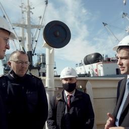 Избранный губернатор Камчатки Владимир СОЛОДОВ и представители группы компаний «Антей». Фото пресс-службы правительства региона