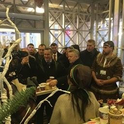 Стенд Камчатского края на «Дальневосточной ярмарке» в Москве с интересом осмотрел вице-премьер – полпред президента в ДФО Юрий ТРУТНЕВ. Фото пресс-службы правительства региона