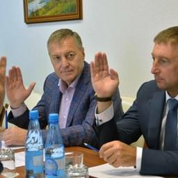 Совет Магаданской областной думы единогласно поддержал проект закона о 15-летнем моратории на изменении перечня видов квот. Фото пресс-службы облдумы