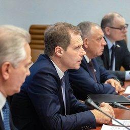 Вопросы строительства рыболовных и краболовных судов на верфях Дальнего Востока рассмотрели на совещании в Совете Федерации. Фото пресс-службы СФ