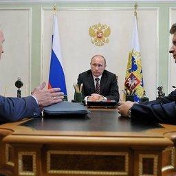 Президент РФ Владимир Путин провел рабочую встречу с министром транспорта Максимом Соколовым и главой Росрыболовства Андреем Крайним. Фото пресс-службы Кремля.