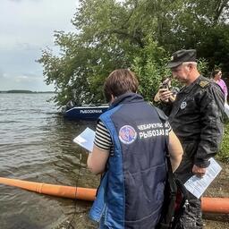 Планируется, что на новом месте жительства сазан уменьшит количество малоценной, тугорослой рыбы. Фото пресс-службы Нижнеобского теруправления Росрыболовства