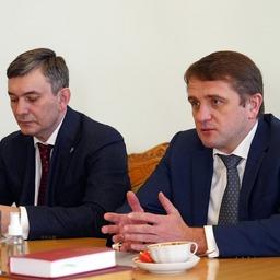 Руководитель Росрыболовства Илья ШЕСТАКОВ и директор Всероссийского НИИ рыбного хозяйства и океанографии Кирилл КОЛОНЧИН. Фото пресс-службы ВНИРО