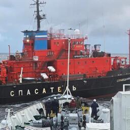 Дальневосточный экспедиционный отряд аварийно-спасательных работ получит 150 млн рублей субсидии в 2025 г. Это предусмотрено распоряжением правительства от 22 ноября 2025 г. № 3406, сообщает корреспондент Fishnews. Средства будут выделены из резервного фонда правительства Росрыболовству, в ведении которого находится учреждение. Предполагается, что финансирование позволит обеспечить выполнение комплекса аварийно-спасательных и подготовительных работ для обеспечения безопасности рыбопромысловых судов  — не менее 1825 судо-суток. Росрыболовство должно проконтролировать целевое и эффективное использование средств и представить в правительство доклад до 25 марта 2026 г. Читайте также: На строительство спасательного флота для Севморпути добавили средств Больше новостей читайте в телеграм-канале Fishnews. Fishnews