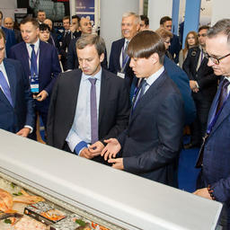 Руководитель Росрыболовства Илья ШЕСТАКОВ, вице-премьер Аркадий ДВОРКОВИЧ, генеральный директор ООО «КУК» Александр КАН и член Общественного совета при Росрыболовстве Эдуард КЛИМОВ на Выставке рыбной индустрии в Санкт-Петербурге