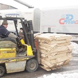  Погрузка рыбной продукции в рефвагоны во Владивостоке