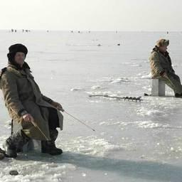 Подледная рыбалка. Владивосток, декабрь 2006 г.