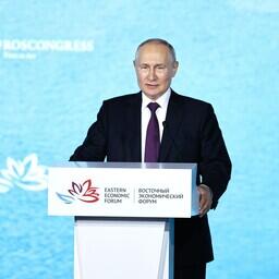 Президент Владимир ПУТИН на пленарной сессии ВЭФ в 2023 г. Фото: Вячеслав Викторов, Фонд «Росконгресс»