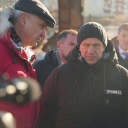Губернатор Сергей НОСОВ и вице-премьер — полпред президента в ДФО Юрий ТРУТНЕВ обсудили планы по реконструкции рыбного порта. Фото пресс-службы полпредства