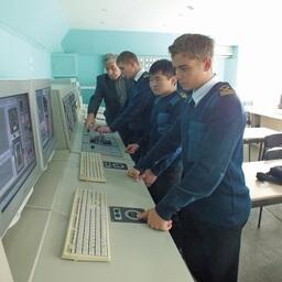 Студенты Дальтрыбвтуза у тренажеров