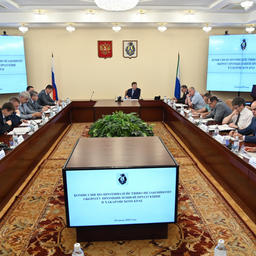 В правительстве Хабаровского края обсудили борьбу с браконьерством на лососевой путине. Фото пресс-службы правительства региона