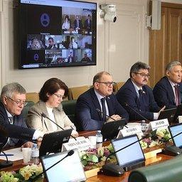 Зампред комитета Совета Федерации по экономической политике Константин ДОЛГОВ провел круглый стол «Формирование инфраструктуры технологического развития промышленности Дальневосточного федерального округа». Фото пресс-службы СФ