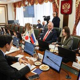 Встреча депутата Палаты советников парламента Японии Мунэо СУДЗУКИ и председателя Комитета Совета Федерации по международным делам Григория КАРАСИНА в Совфеде РФ. Фото пресс-службы СФ