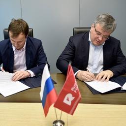 Соглашение подписали генеральный директор «Русской рыбопромышленной компания» Федор КИРСАНОВ и генеральный директор ГК «Agama» Юрий АЛАШЕЕВ. Фото пресс-службы РРПК