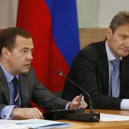 Председатель Правительства РФ Дмитрий МЕДВЕДЕВ и министр сельского хозяйства Александр ТКАЧЕВ. Фото пресс-службы кабмина