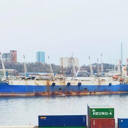 «Владивосток 2000» у причальной стенки в столице Приморского края