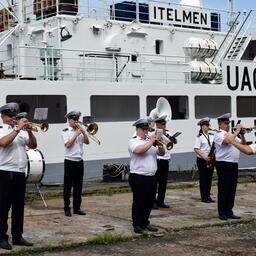 На Восточной верфи прошла торжественная церемония поднятия флага на краболове «Ительмен». Фото пресс-службы ОСК