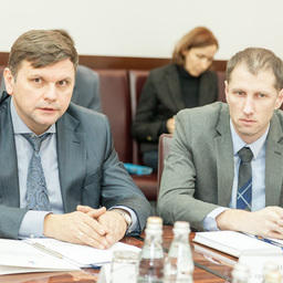 Замдиректора департамента регулирования в сфере рыбного хозяйства и аквакультуры Минсельхоза Алексей ОСИНЦЕВ и вице-президент по международным вопросам Ассоциации «Рыбопромышленный холдинг Карат» Сергей СЕННИКОВ