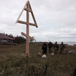На острове Мудьюг установили поклонный крест в память о промысловиках, не вернувшихся с моря. Фото пресс-службы министерства АПК и торговли Архангельской области